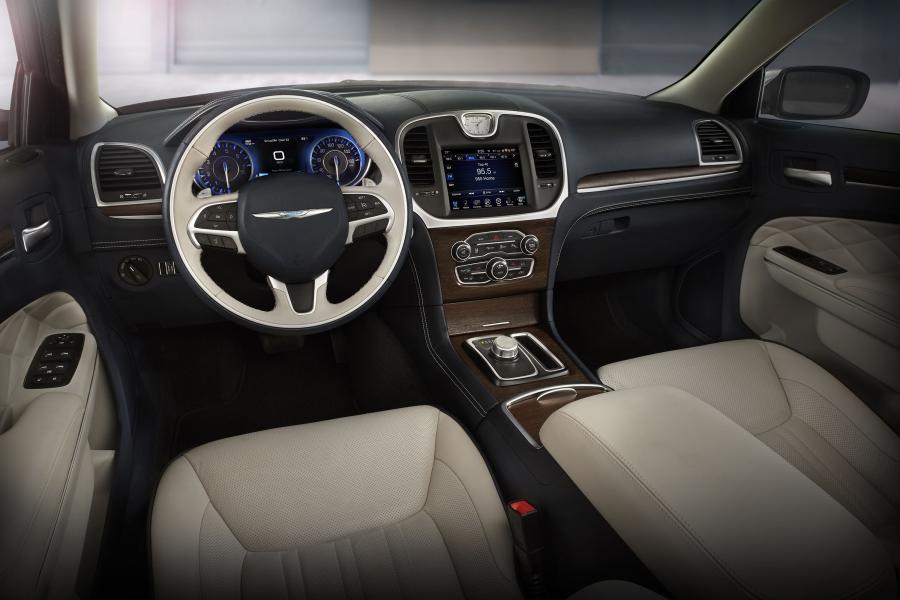  Chrysler 300C Platinum 2015 года  (фото 39 из 47)